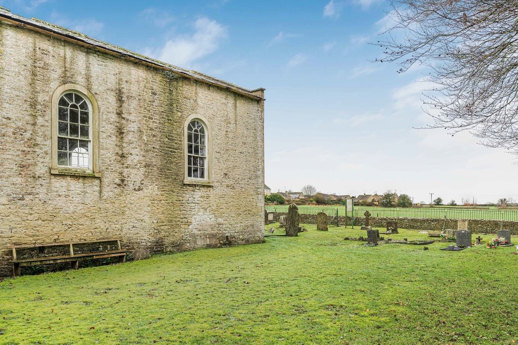 Property photo 3 of 27 Picture No. 02