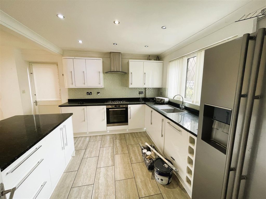 Property photo 3 of 12 1A Fitzroy Close.Jpeg