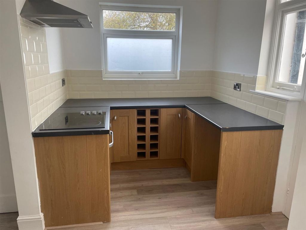 Property photo 3 of 12 Kitchen