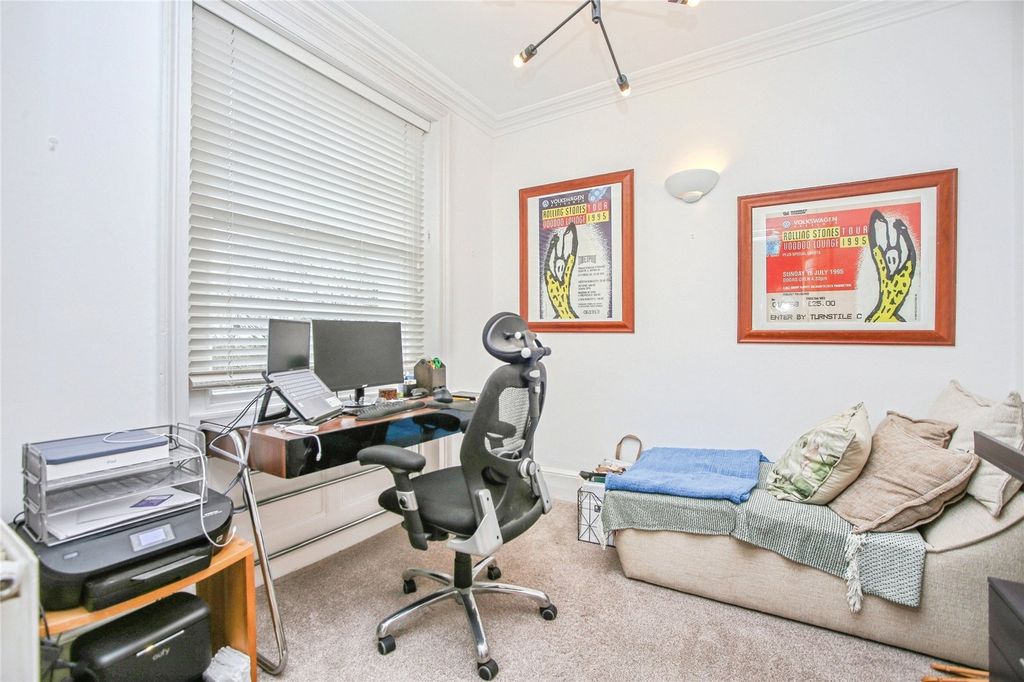 Additional image 6 of 3 bed flat to rentPittville Lawn, Cheltenham, Gloucestershire GL52