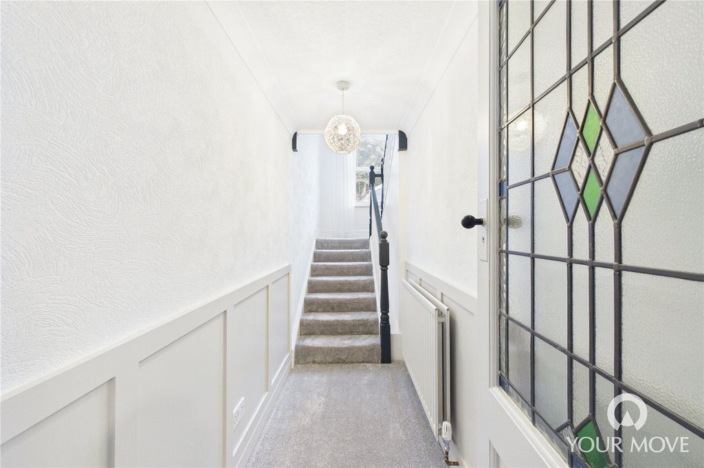 Property photo 2 of 20 Entrance Hallway