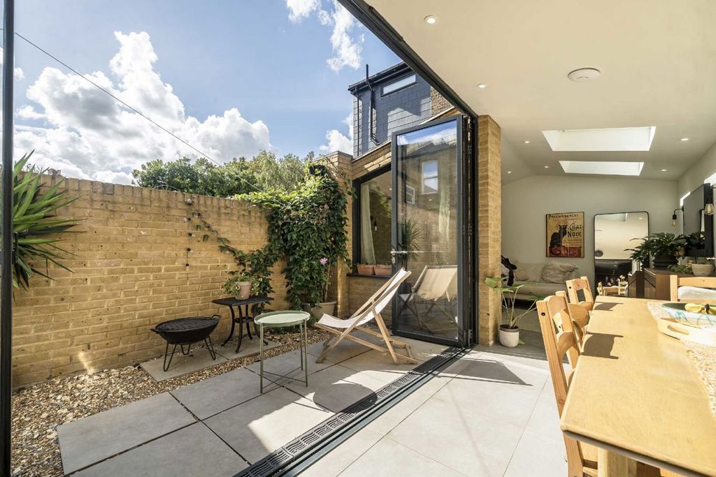 Property photo 2 of 9