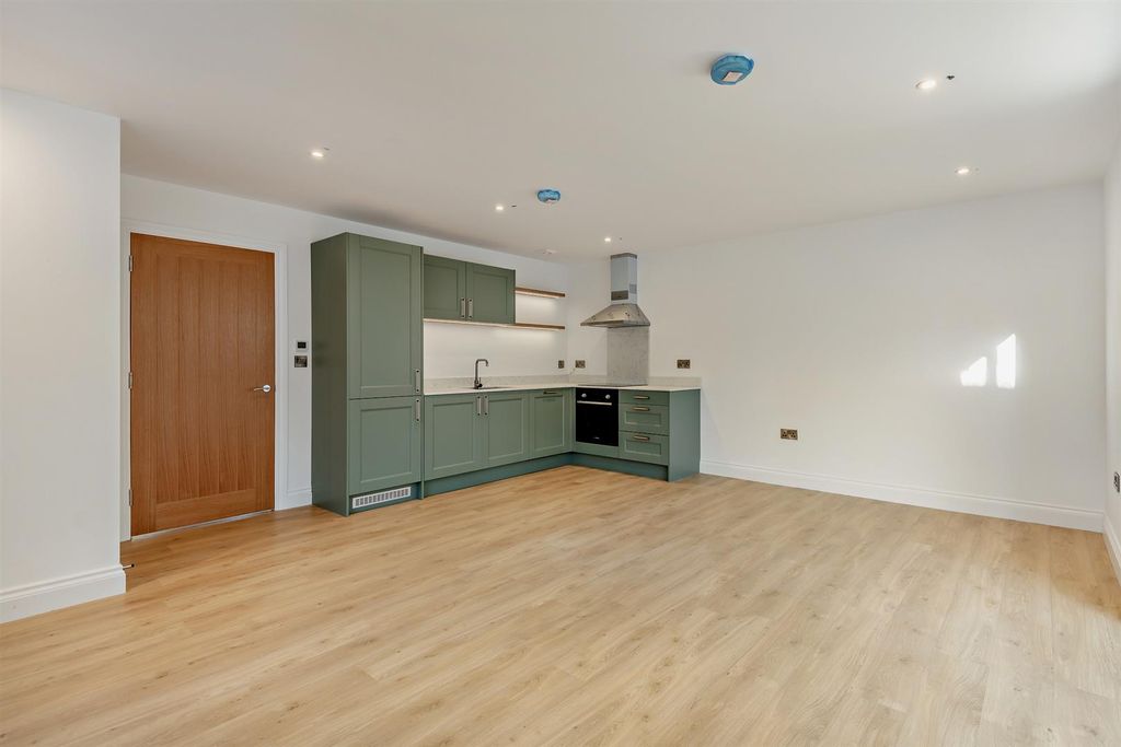 Property photo 2 of 13 8674000-Interior25-800.Jpg