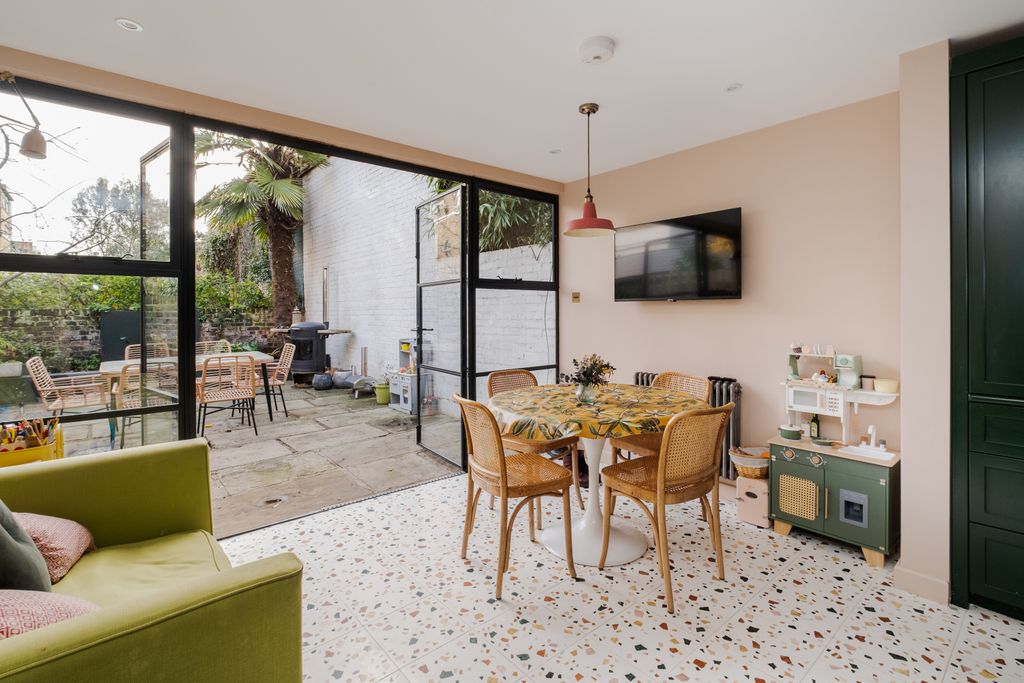 Property photo 3 of 24