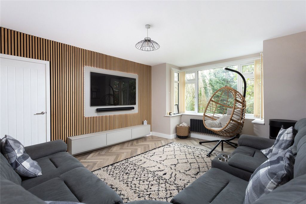 Property photo 2 of 18 Sitting Room