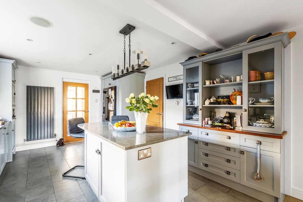 Property photo 3 of 62