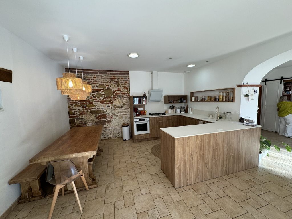 Property photo 3 of 45
