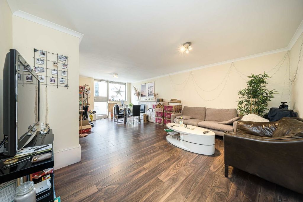 Property photo 2 of 6