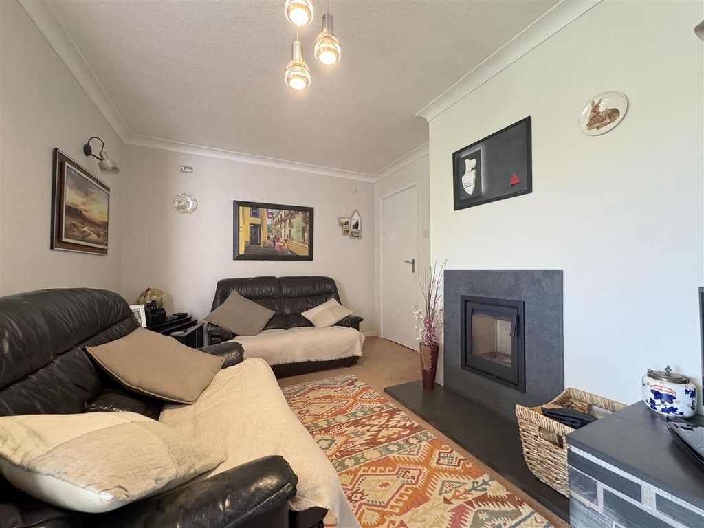 Property photo 3 of 17 Sitting Room