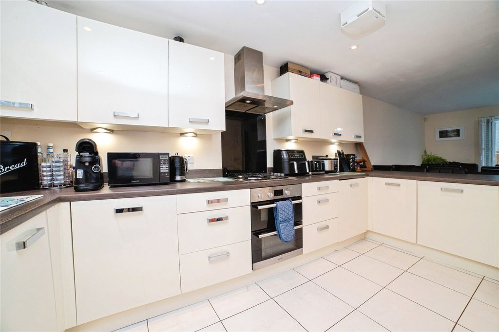 Property photo 3 of 21 Picture No. 22