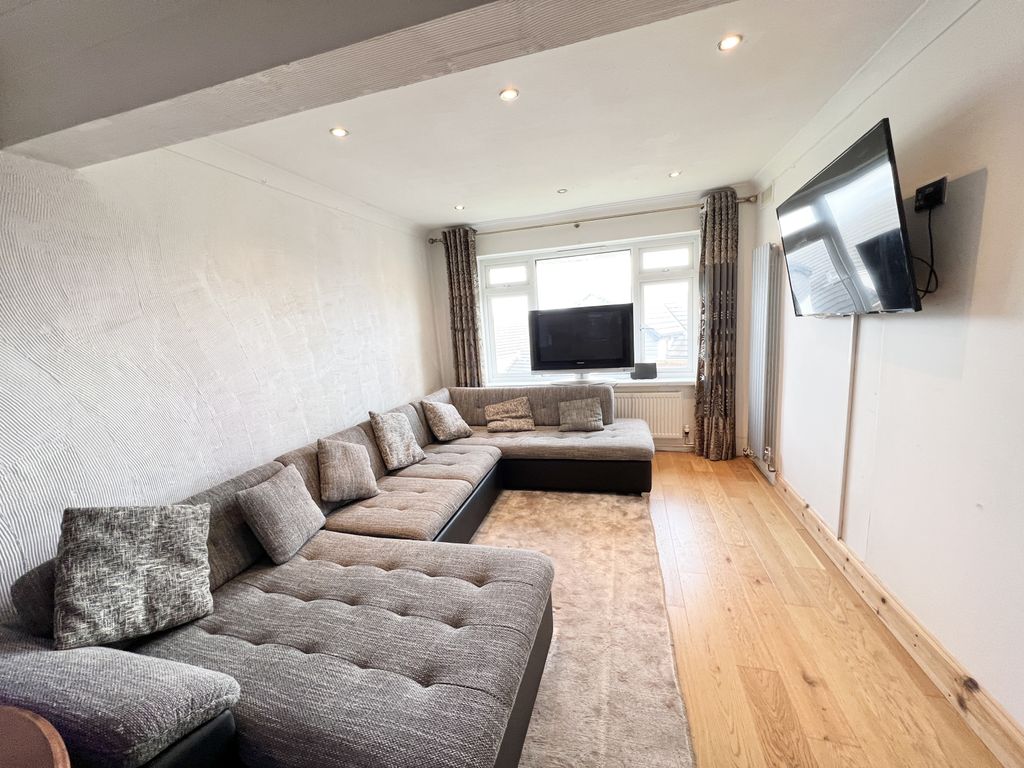 Property photo 3 of 12 Gallery