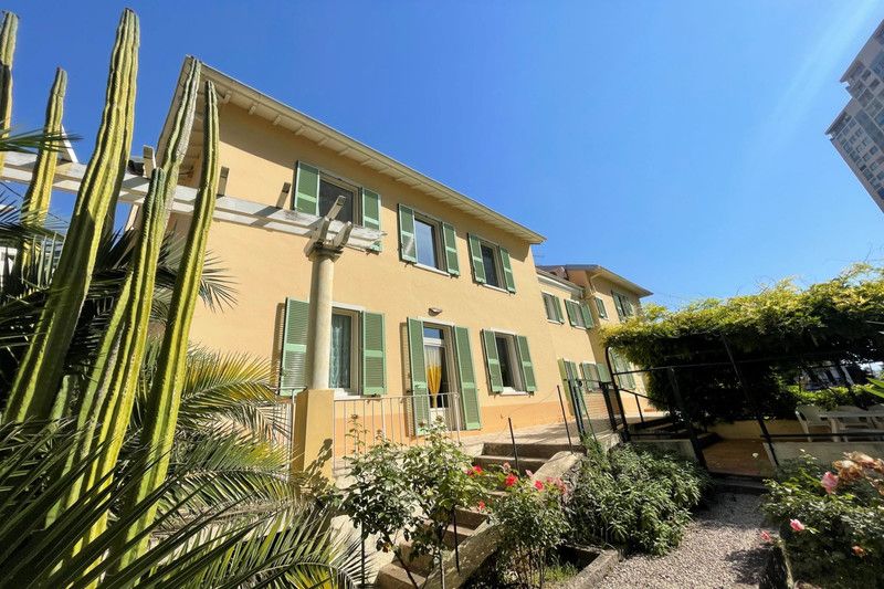 Property photo 1 of 2