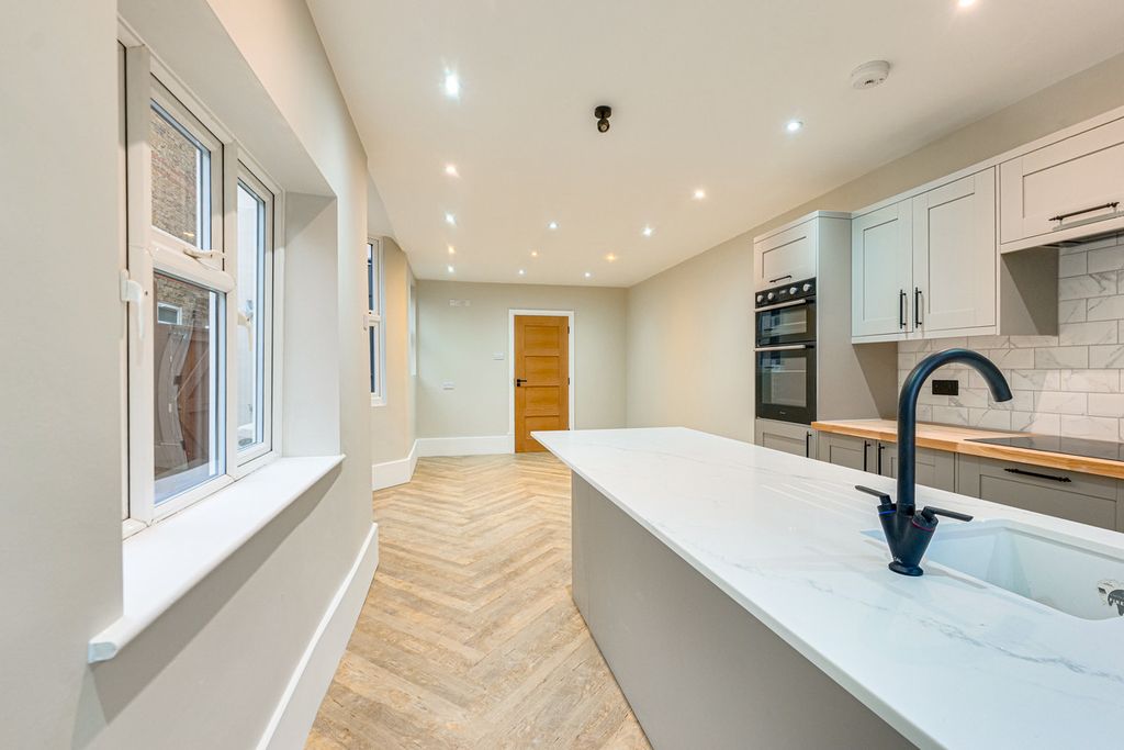 Property photo 2 of 42