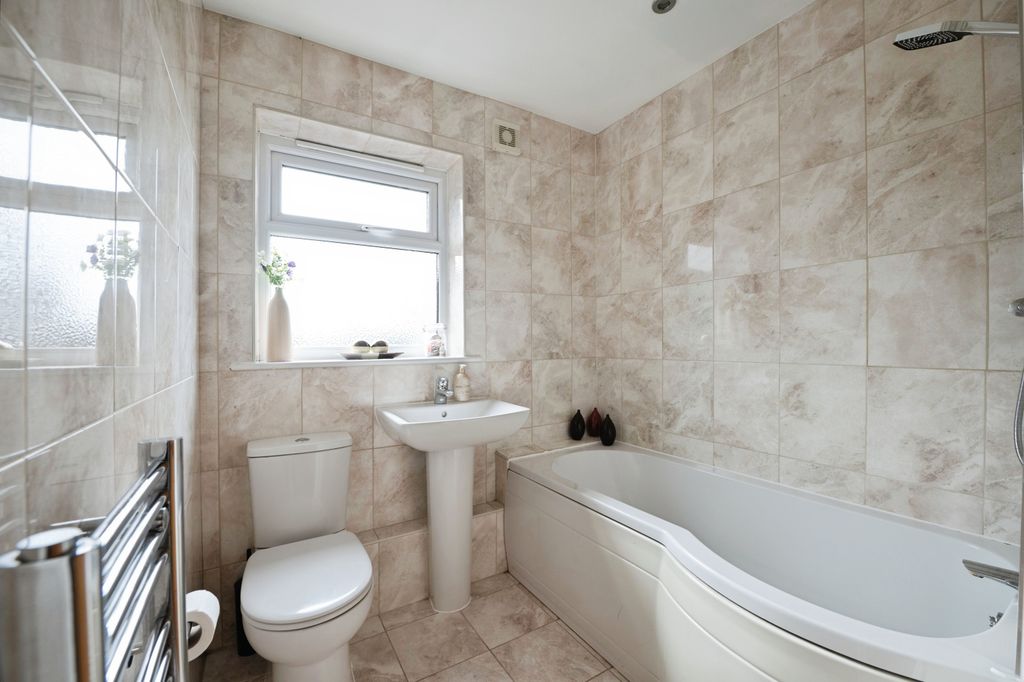 Additional image 18 of 3 bed detached house for saleSpinney Close, Rainham RM13