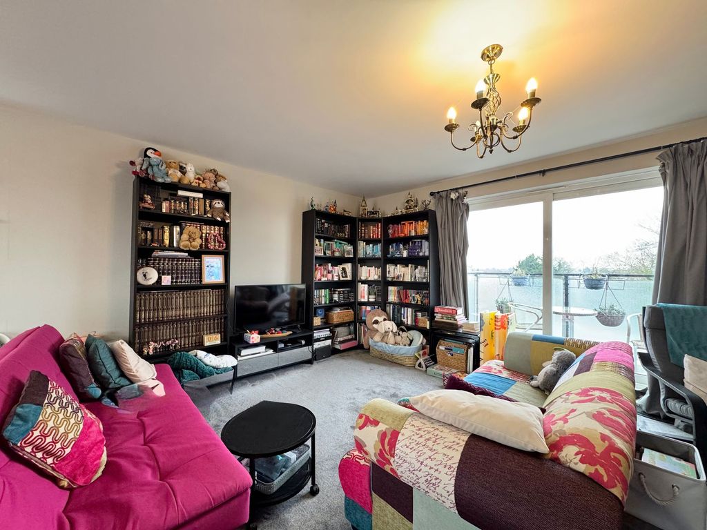 Property photo 1 of 16 Lounge