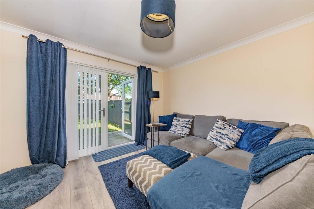 Property photo 2 of 12 160 Hawick Drive Dundee-4.Jpg