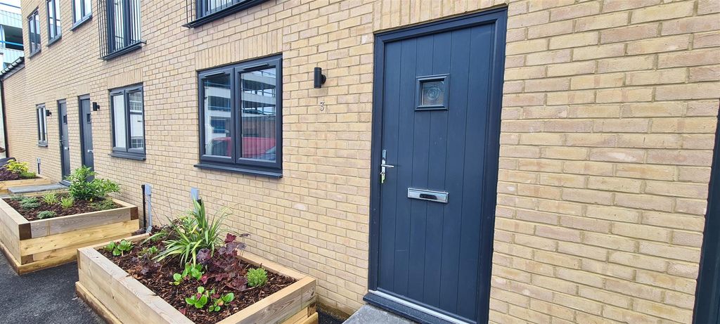 Property photo 2 of 7