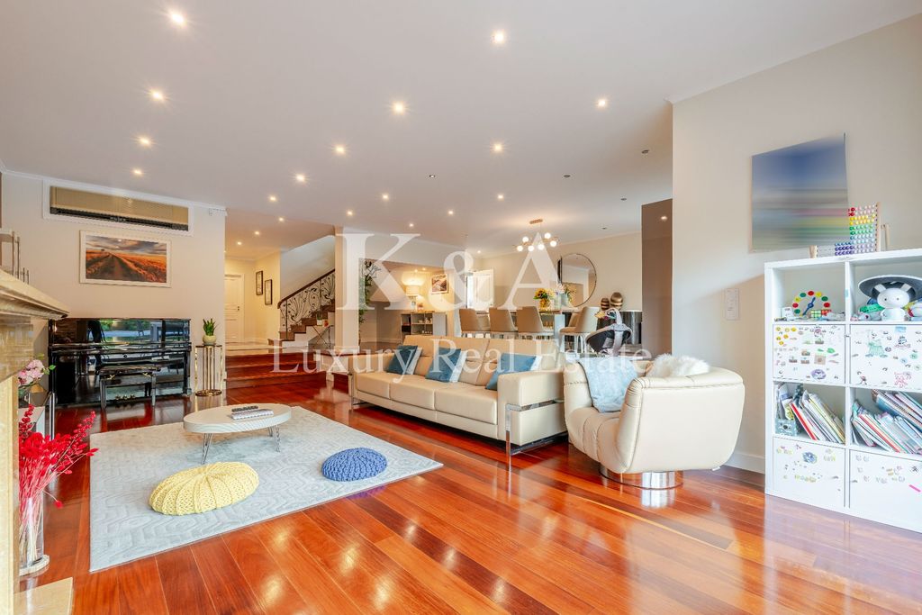 Property photo 3 of 8