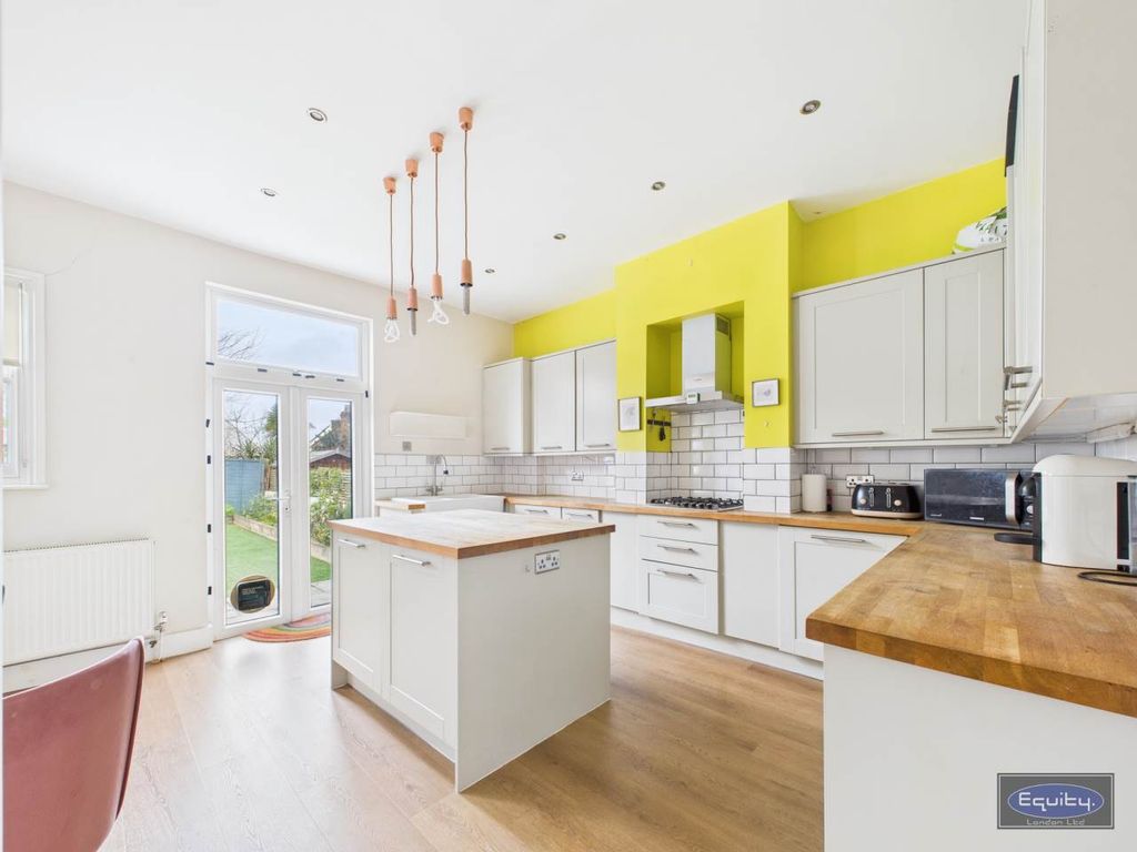 Property photo 2 of 17 Kitchen