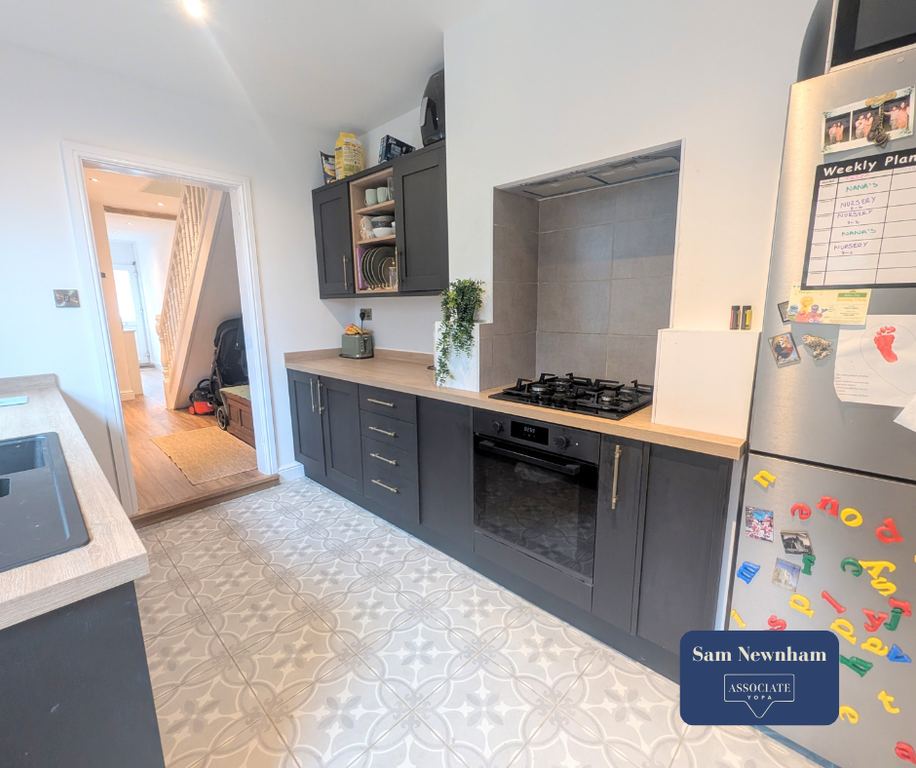 Property photo 2 of 12 Kitchen