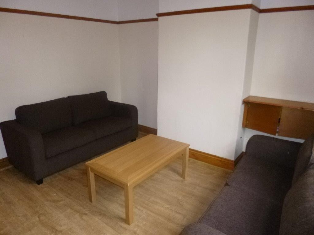 Property photo 2 of 12 (Main)