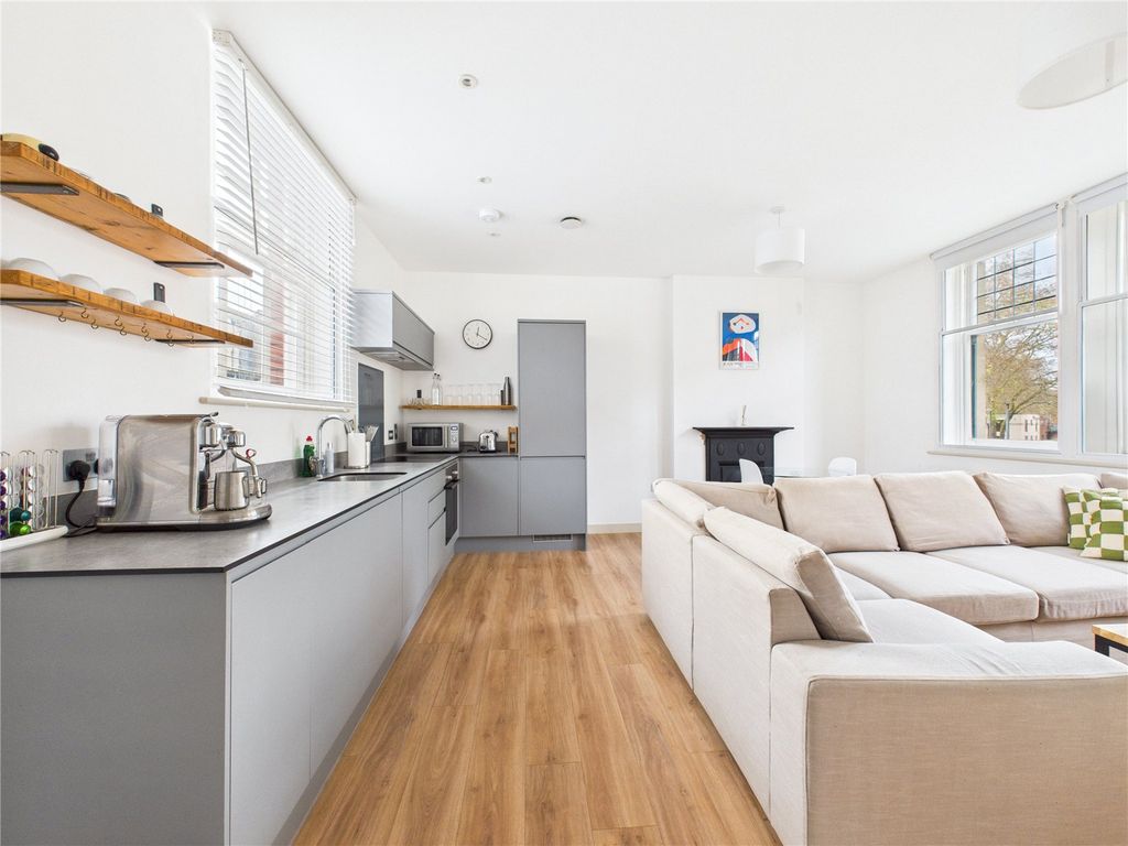 Property photo 3 of 17 Picture No. 10