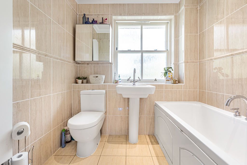 Additional image 14 of 6 bed detached house for saleNoahs Court Gardens, Hertford SG13