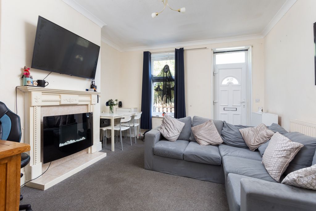 Property photo 2 of 18