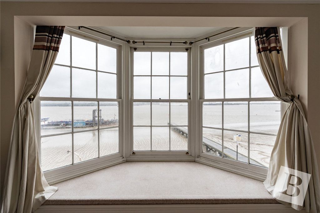 Property photo 2 of 20 Bay Window