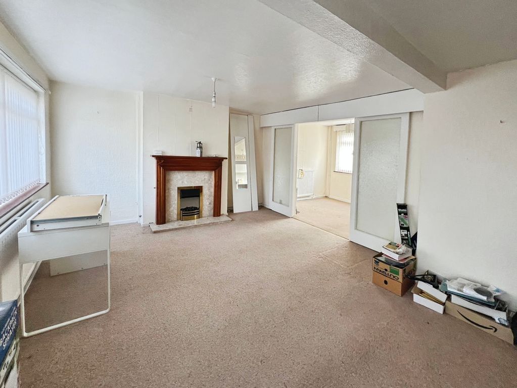 Property photo 2 of 19 Lounge