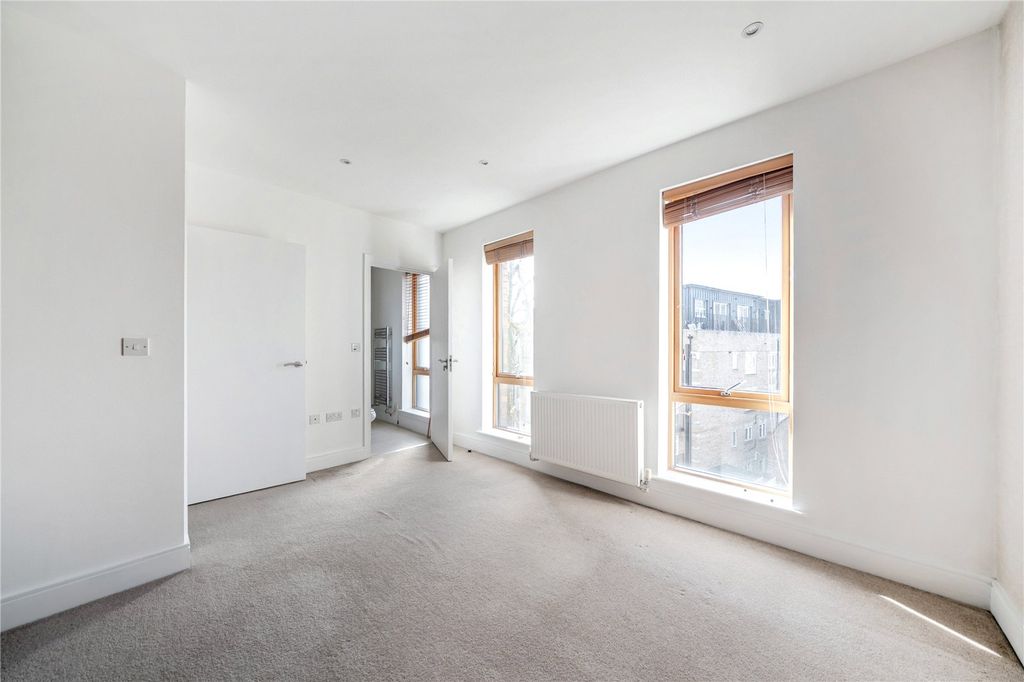 Property photo 3 of 17 Bedroom