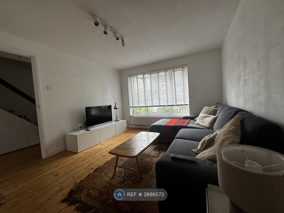 Property photo 3 of 19 Living Room