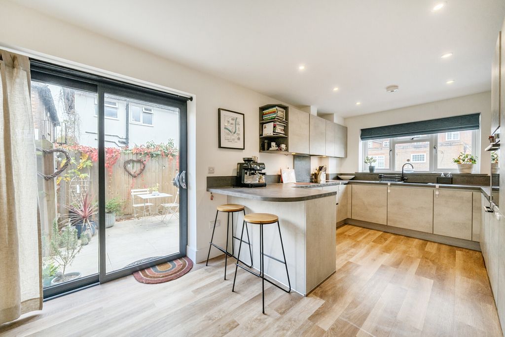 Property photo 3 of 19 1364570-19-68E64F...