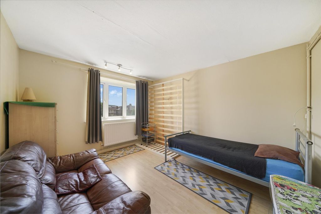 Property photo 3 of 7 5B Bargery Road - Jq7Qmlhmazppghr3Rtti.Jpg