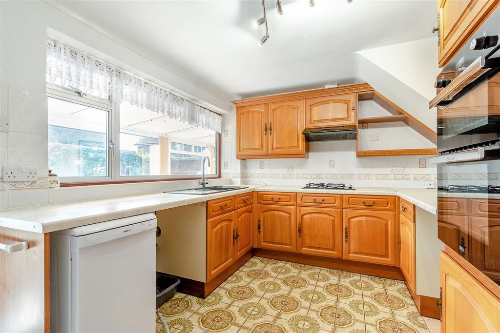Property photo 3 of 16 8702424-Interior08.Jpg