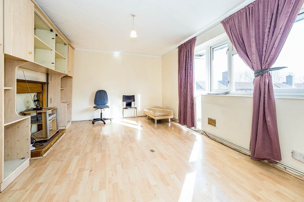 Property photo 1 of 8 01