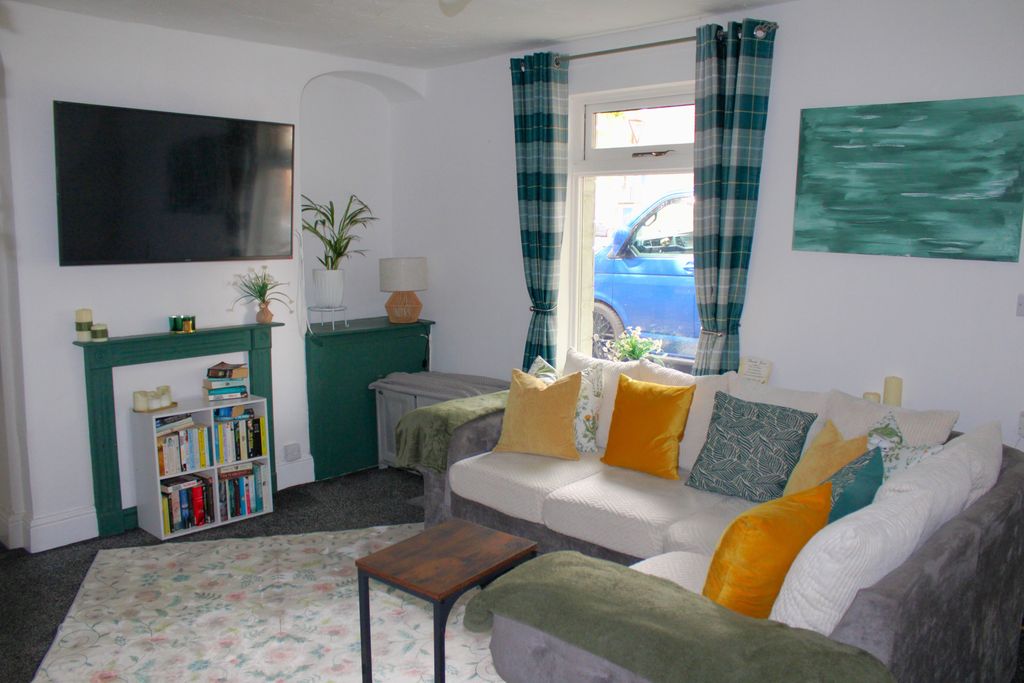 Property photo 2 of 11