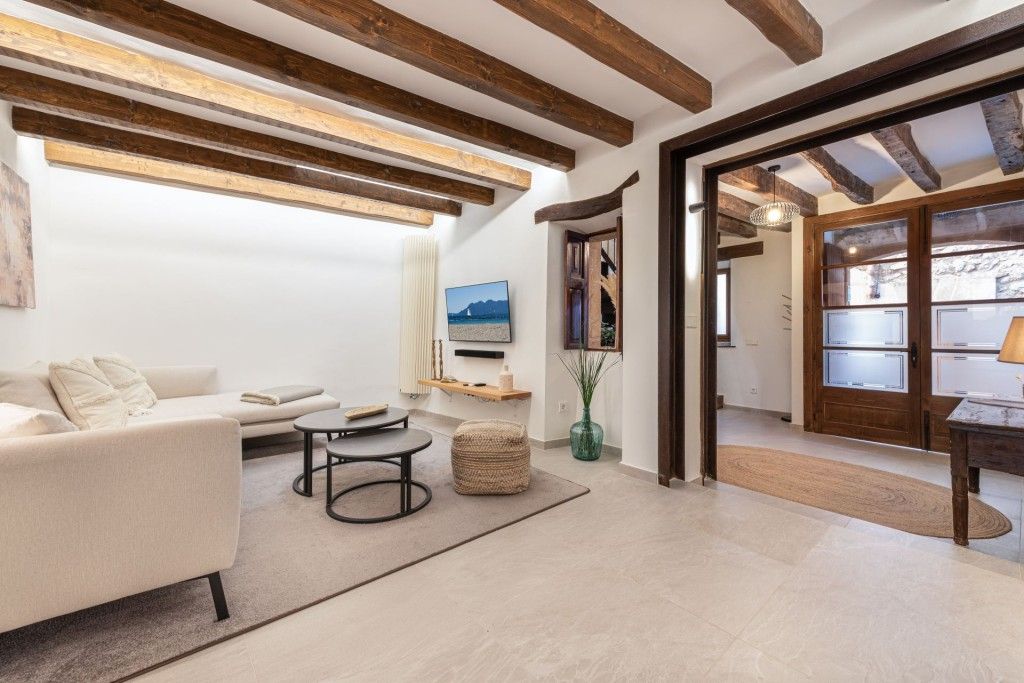 Property photo 2 of 20 Living Room