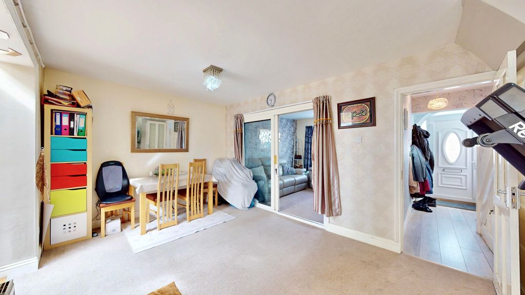 Property photo 3 of 38