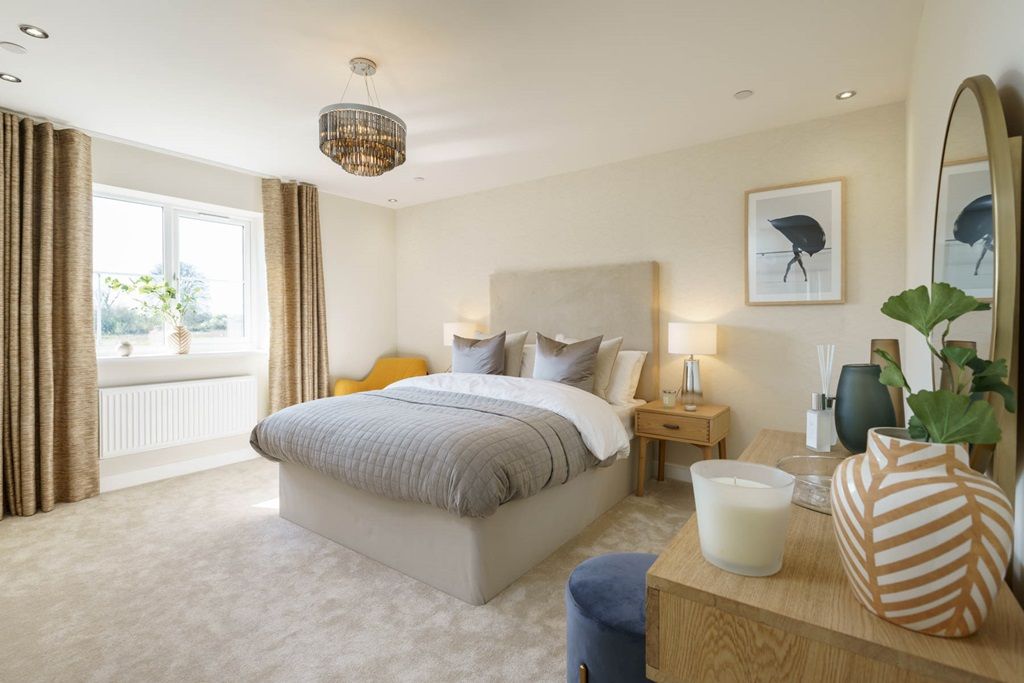 Property photo 1 of 11 Main Bedroom With Space For Storage