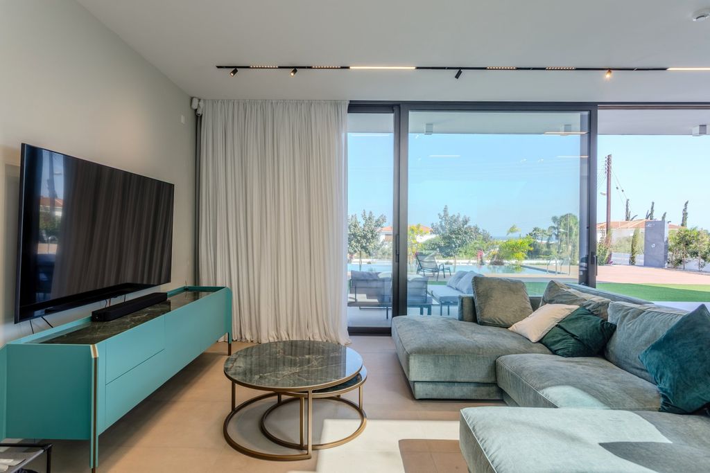 Property photo 3 of 31