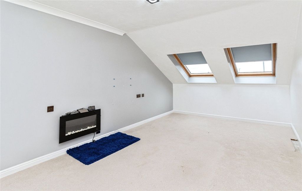 Property photo 3 of 17 Living Room