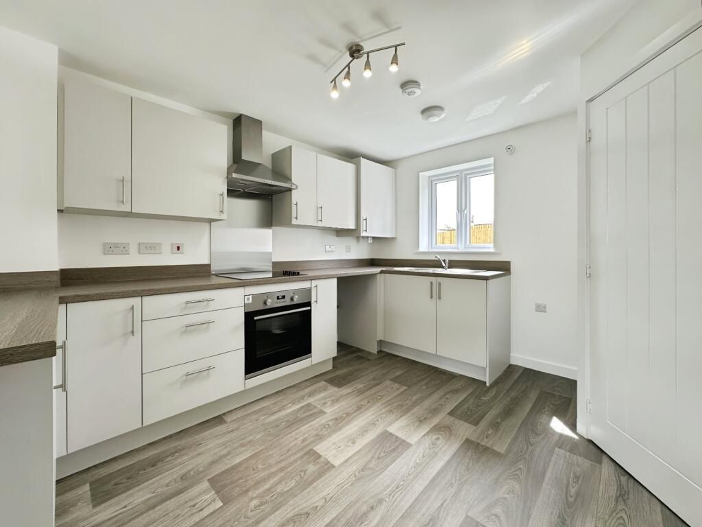 Property photo 1 of 5 2 Bed Flat To Rent Springfield Road, London W7