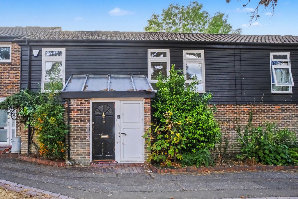 Property photo 1 of 18 25 Radnor Grove, Hillingdon, Uxbridge, Middlesex, Ub10 0Et