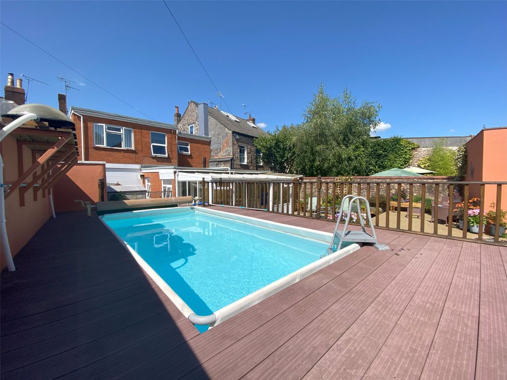 Property photo 2 of 18 Picture No. 14