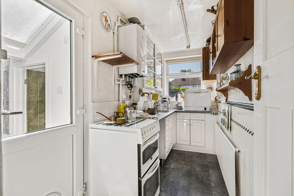 Property photo 3 of 19 Kitchen