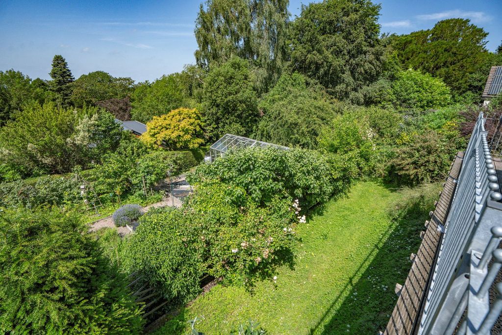 Property photo 3 of 34