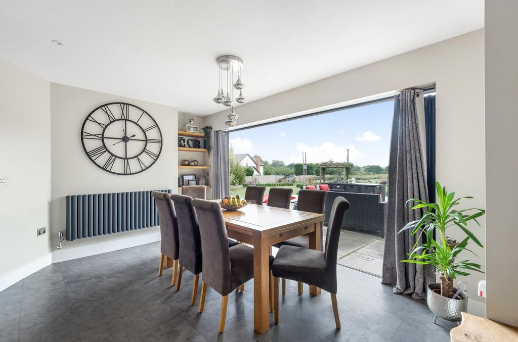 Property photo 3 of 40 855318 (11)