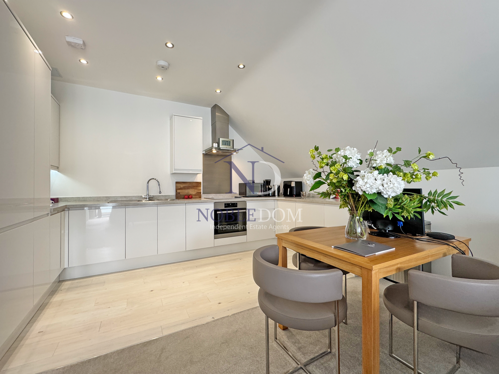 Property photo 1 of 14 Spacious One-Bedroom Flat In Hounslow