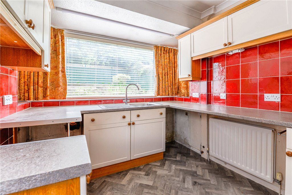 Property photo 3 of 17 Kitchen